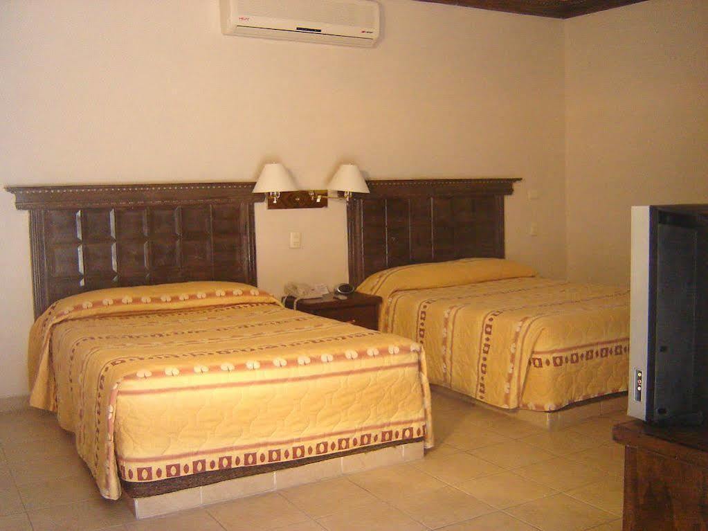 Hotel Go Inn Monclova Bagian luar foto